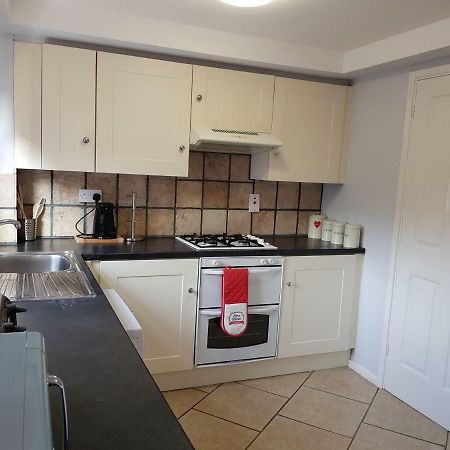 Penllech House - Huku Kwetu Notts - 3 Bedroom Spacious Lovely And Cosy With A Free Parking- Affordable And Suitable To Group Business Travellers ノッティンガム エクステリア 写真