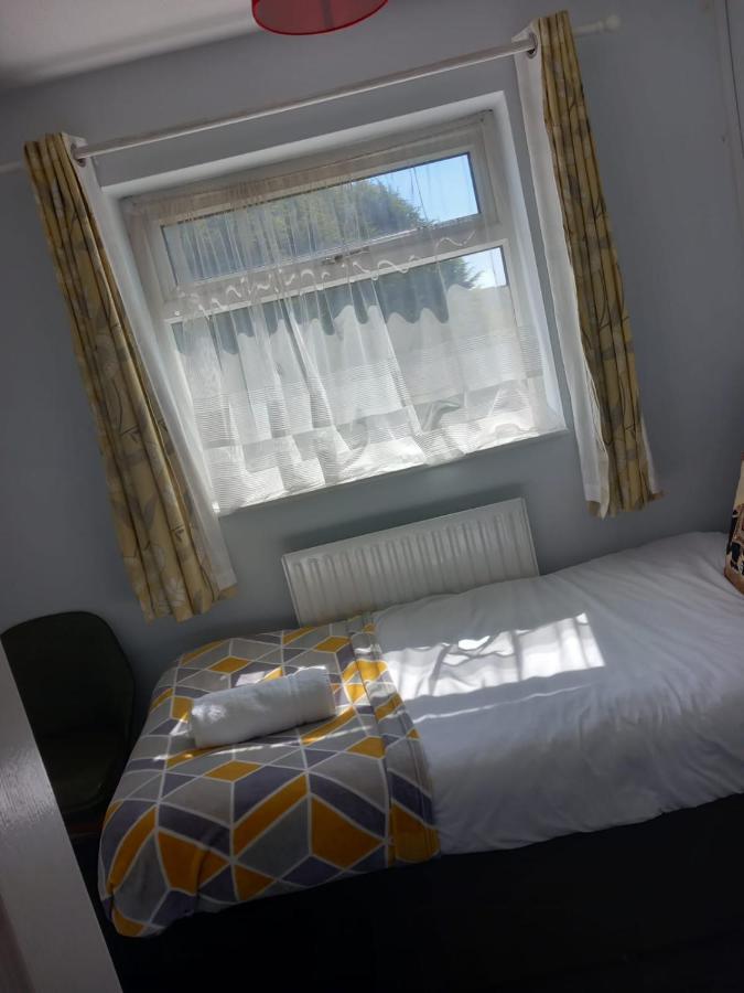 Penllech House - Huku Kwetu Notts - 3 Bedroom Spacious Lovely And Cosy With A Free Parking- Affordable And Suitable To Group Business Travellers ノッティンガム エクステリア 写真