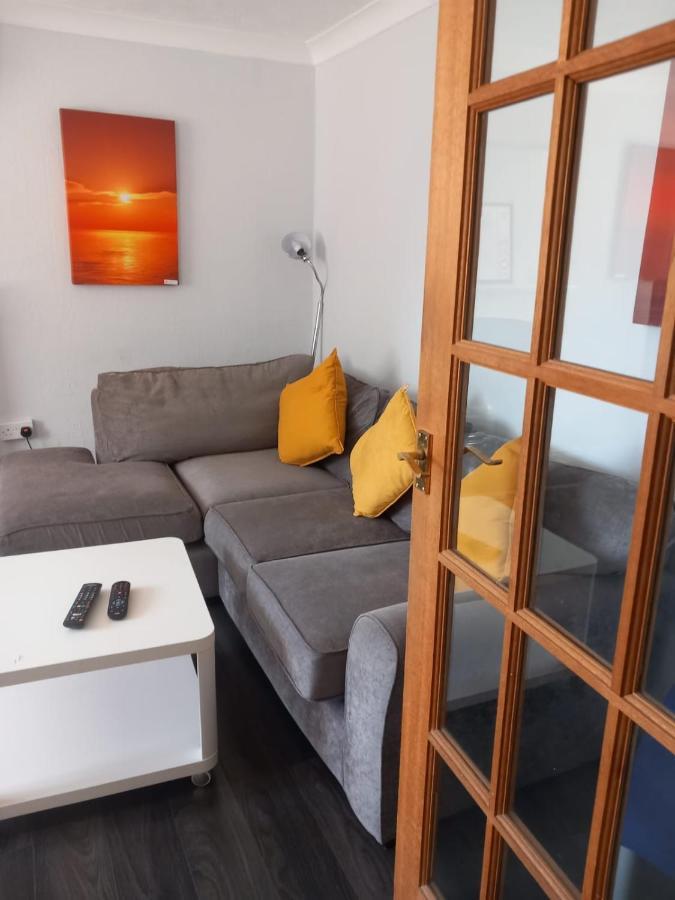 Penllech House - Huku Kwetu Notts - 3 Bedroom Spacious Lovely And Cosy With A Free Parking- Affordable And Suitable To Group Business Travellers ノッティンガム エクステリア 写真