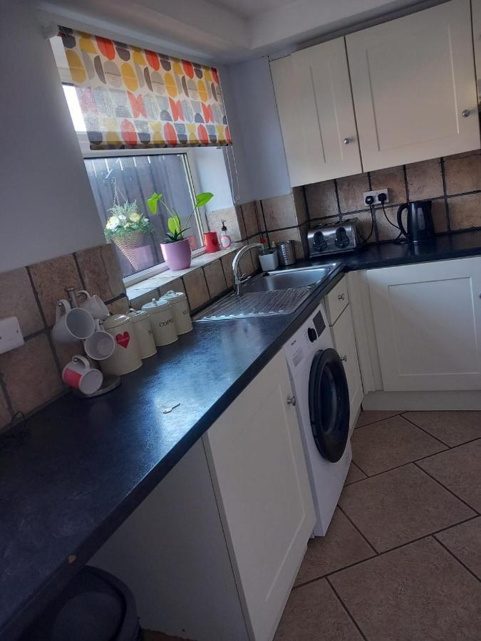 Penllech House - Huku Kwetu Notts - 3 Bedroom Spacious Lovely And Cosy With A Free Parking- Affordable And Suitable To Group Business Travellers ノッティンガム エクステリア 写真