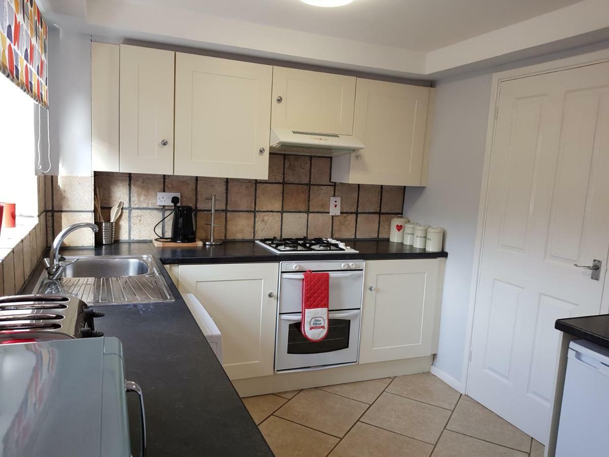 Penllech House - Huku Kwetu Notts - 3 Bedroom Spacious Lovely And Cosy With A Free Parking- Affordable And Suitable To Group Business Travellers ノッティンガム エクステリア 写真