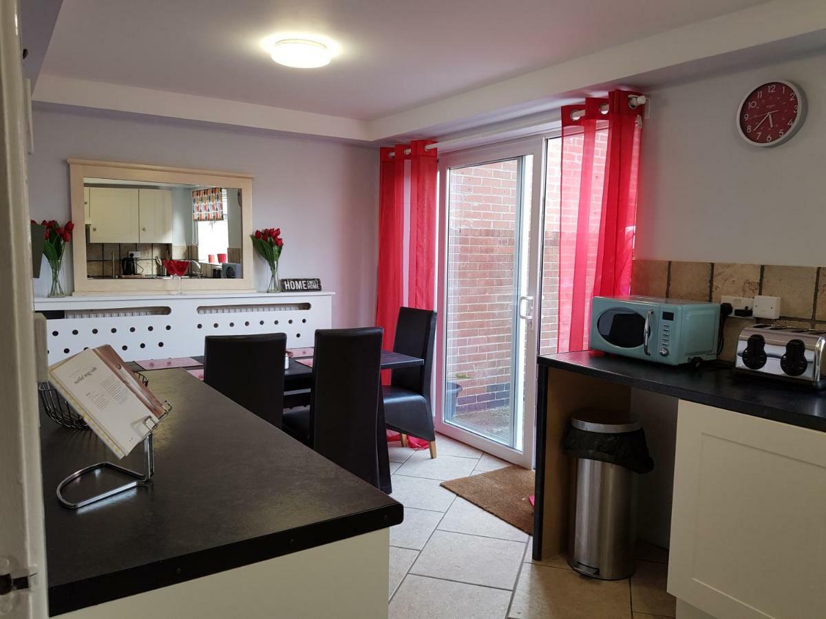 Penllech House - Huku Kwetu Notts - 3 Bedroom Spacious Lovely And Cosy With A Free Parking- Affordable And Suitable To Group Business Travellers ノッティンガム エクステリア 写真