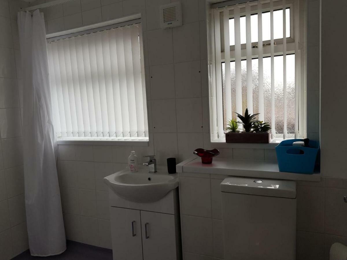 Penllech House - Huku Kwetu Notts - 3 Bedroom Spacious Lovely And Cosy With A Free Parking- Affordable And Suitable To Group Business Travellers ノッティンガム エクステリア 写真