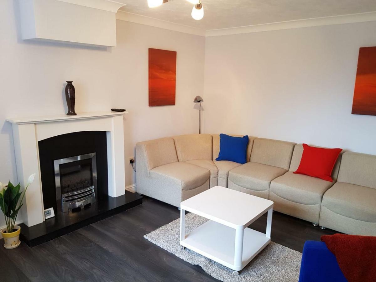 Penllech House - Huku Kwetu Notts - 3 Bedroom Spacious Lovely And Cosy With A Free Parking- Affordable And Suitable To Group Business Travellers ノッティンガム エクステリア 写真