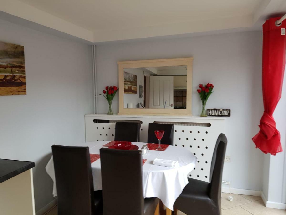 Penllech House - Huku Kwetu Notts - 3 Bedroom Spacious Lovely And Cosy With A Free Parking- Affordable And Suitable To Group Business Travellers ノッティンガム エクステリア 写真