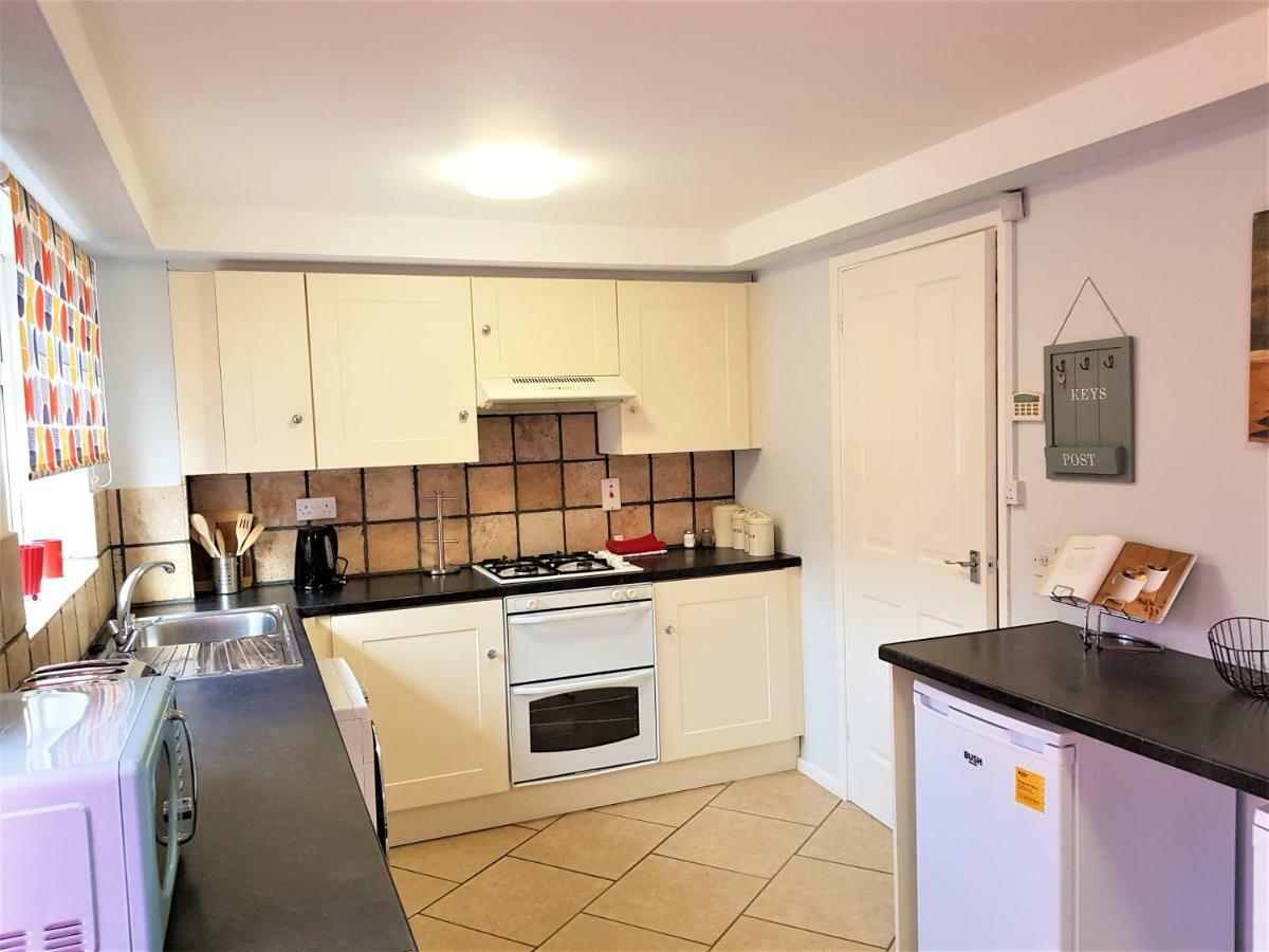 Penllech House - Huku Kwetu Notts - 3 Bedroom Spacious Lovely And Cosy With A Free Parking- Affordable And Suitable To Group Business Travellers ノッティンガム エクステリア 写真