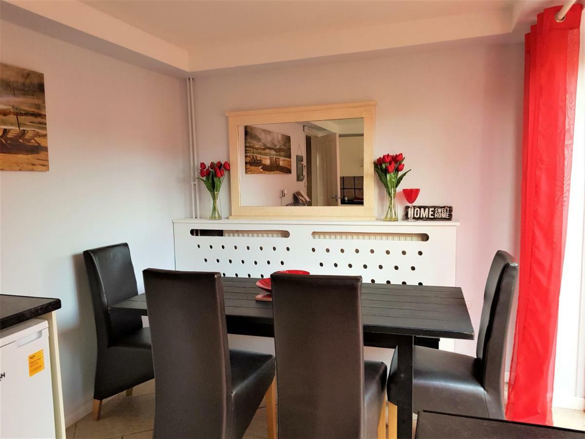 Penllech House - Huku Kwetu Notts - 3 Bedroom Spacious Lovely And Cosy With A Free Parking- Affordable And Suitable To Group Business Travellers ノッティンガム エクステリア 写真