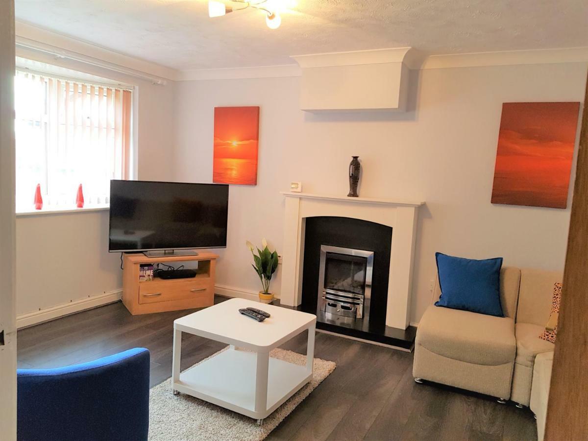 Penllech House - Huku Kwetu Notts - 3 Bedroom Spacious Lovely And Cosy With A Free Parking- Affordable And Suitable To Group Business Travellers ノッティンガム エクステリア 写真