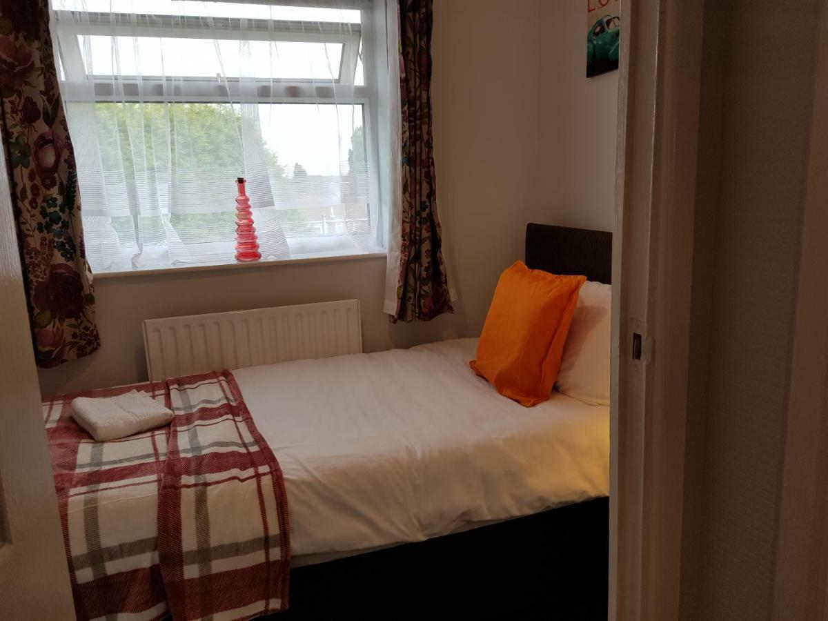 Penllech House - Huku Kwetu Notts - 3 Bedroom Spacious Lovely And Cosy With A Free Parking- Affordable And Suitable To Group Business Travellers ノッティンガム エクステリア 写真