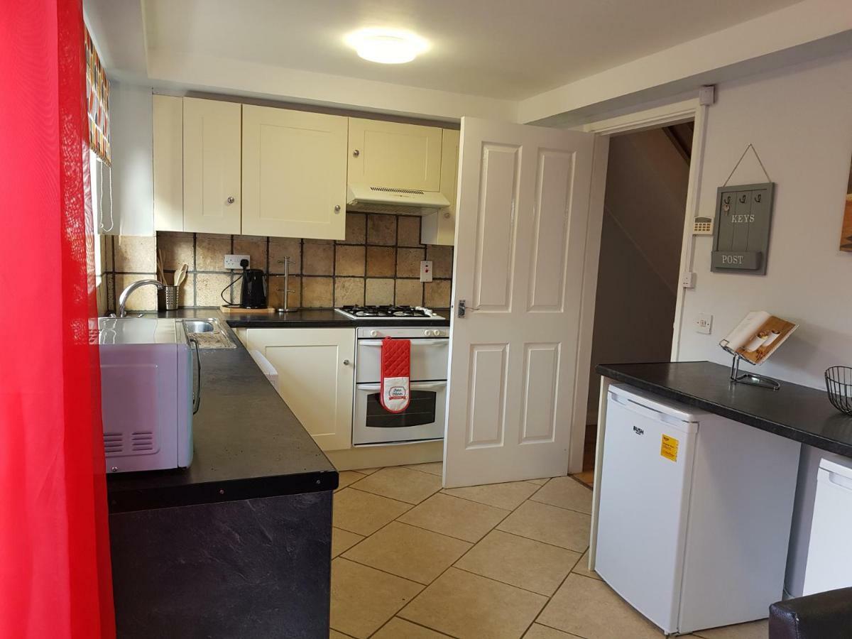 Penllech House - Huku Kwetu Notts - 3 Bedroom Spacious Lovely And Cosy With A Free Parking- Affordable And Suitable To Group Business Travellers ノッティンガム エクステリア 写真