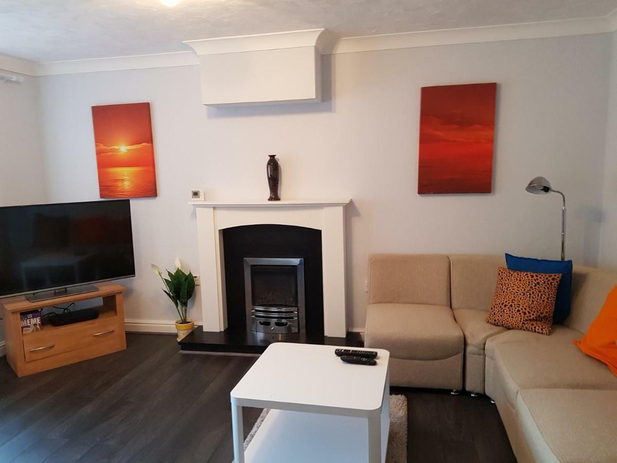 Penllech House - Huku Kwetu Notts - 3 Bedroom Spacious Lovely And Cosy With A Free Parking- Affordable And Suitable To Group Business Travellers ノッティンガム エクステリア 写真